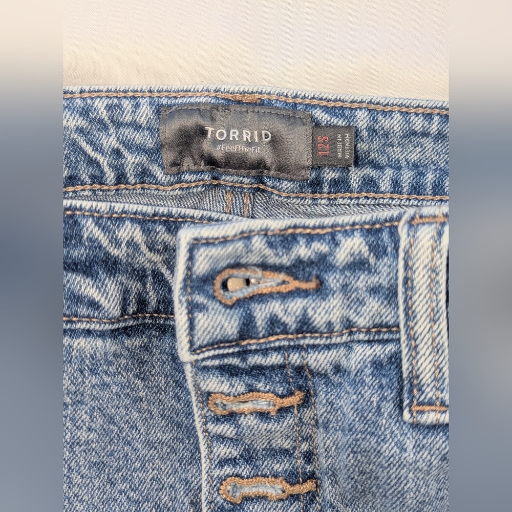 Torrid Ultra Distressed Jeans (12 Short) - Picture 3 of 14